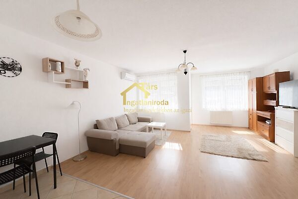 Eladó lakás Lábatlan