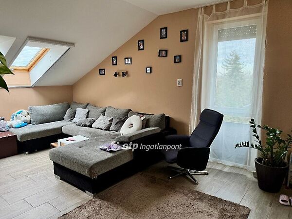 Eladó lakás Szabadbattyán