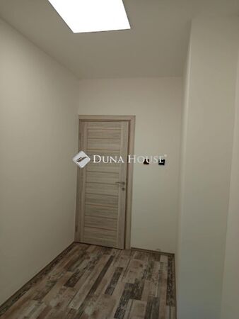 Eladó lakás Komló