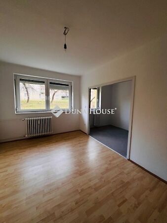 Eladó lakás Komló