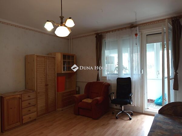 Eladó lakás Komló