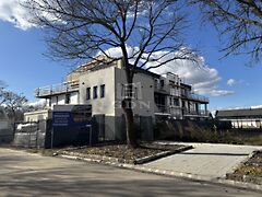 Eladó üzleti Gárdony