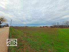 Eladó földterület Deszk
