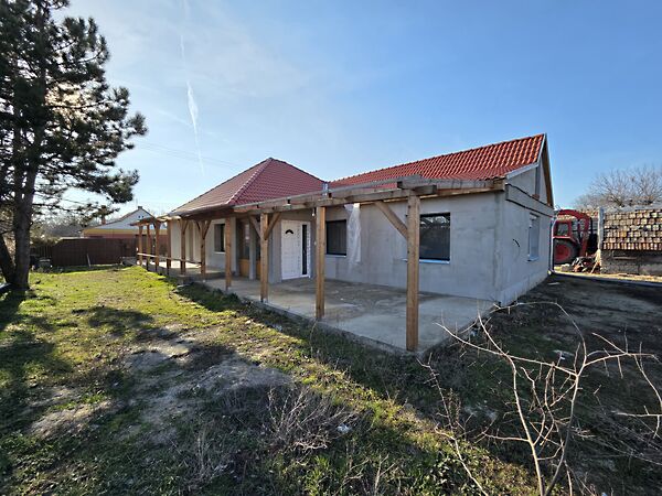 Eladó ház Kunfehértó