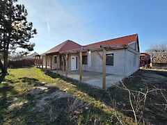 Eladó ház Kunfehértó