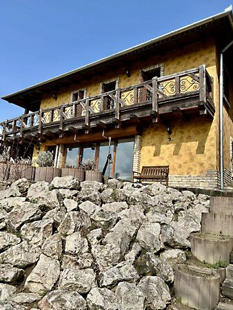 Eladó ház Biatorbágy, Iharos