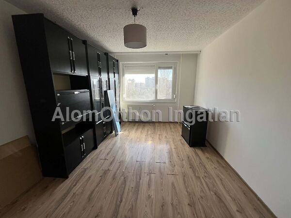 Eladó lakás Dunaújváros, Ságvári városrész