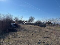 Eladó földterület Bicske