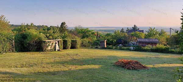 Eladó földterület Páty