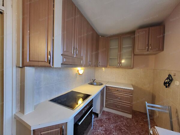 Eladó lakás Győr, Nádorváros