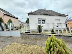 Eladó ház Komárom