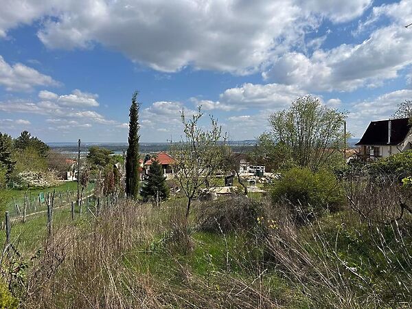 Eladó földterület Budakalász