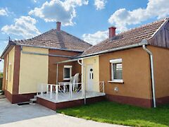 Eladó ház Újszász