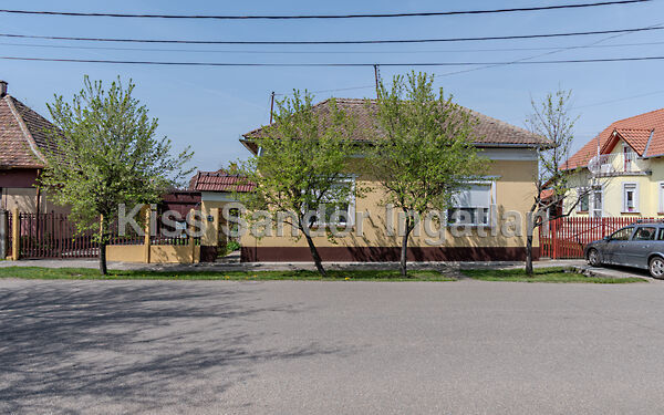 Eladó ház Püspökladány, Központ