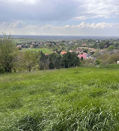 Eladó földterület Győrújbarát