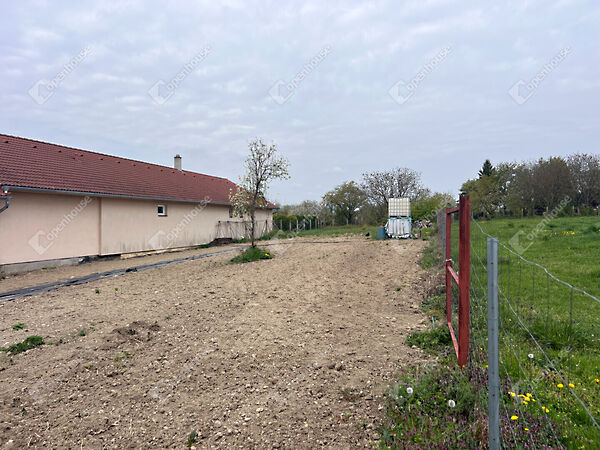 Eladó földterület Kópháza