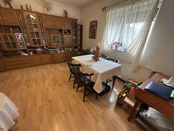 Eladó ház Erdőkertes