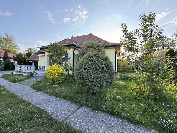 Eladó ház Balatonmáriafürdő
