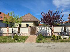 Eladó ház Nagytarcsa