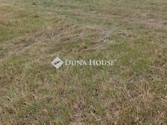 Eladó földterület Bicske