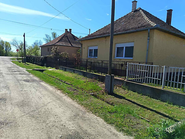 Eladó ház Zsáka