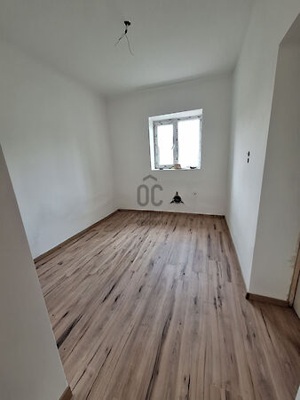 Eladó ház Újszász