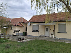 Eladó ház Besenyszög