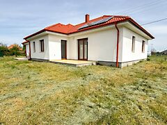 Eladó ház Levél