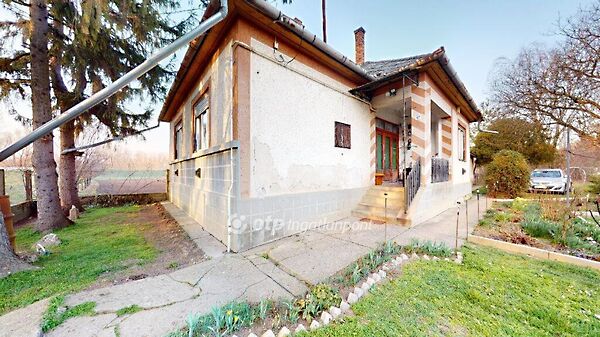 Eladó ház Tiszaeszlár