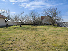 Eladó földterület Úrhida