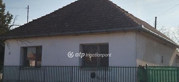 Eladó ház Tápióság