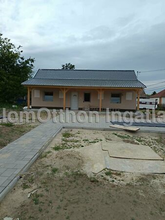 Eladó ház Előszállás