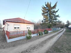 Eladó nyaraló Jászberény