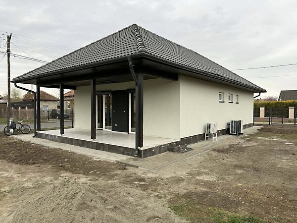 Eladó ház Törtel