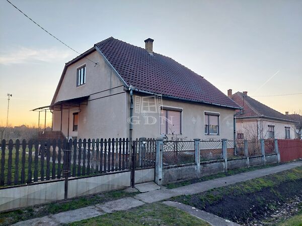 Eladó ház Görbeháza
