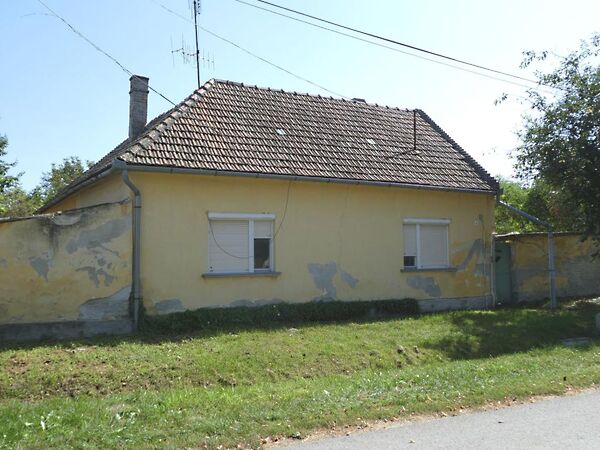 Eladó ház Uszód