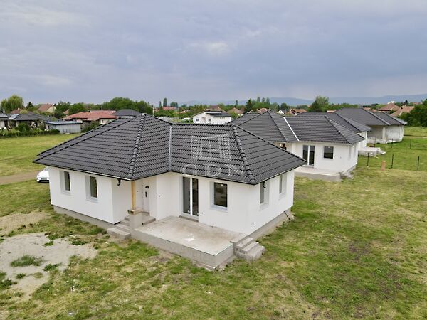 Eladó ház Gyöngyöshalász