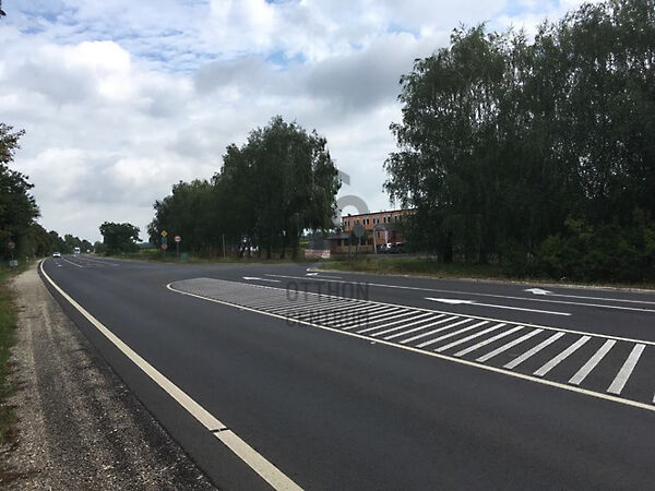 Eladó földterület Komoró