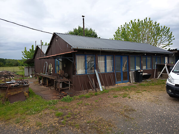 Eladó ipari Lenti