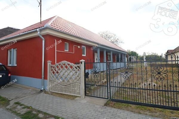 Eladó ház Császártöltés