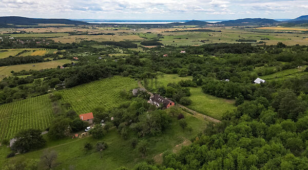Eladó nyaraló Köveskál
