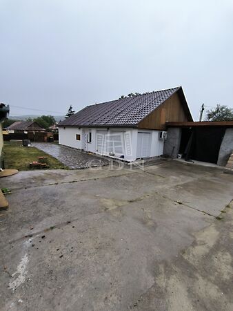 Eladó ház Buják