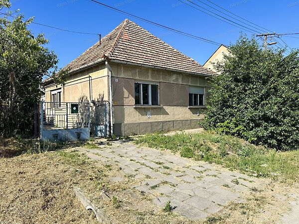 Eladó ház Uszód