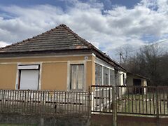 Eladó ház Monok