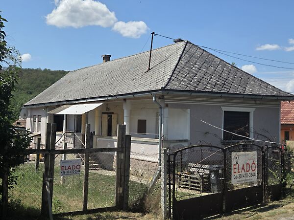 Eladó ház Zsujta