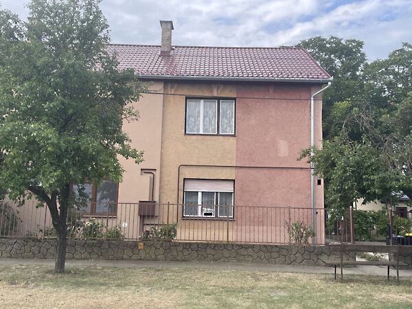 Eladó lakás Kalocsa, Kertváros