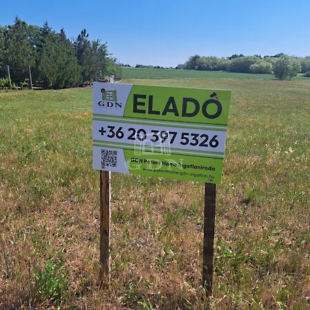 Eladó földterület Vajta