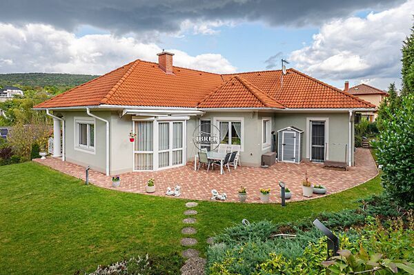 Eladó ház Telki
