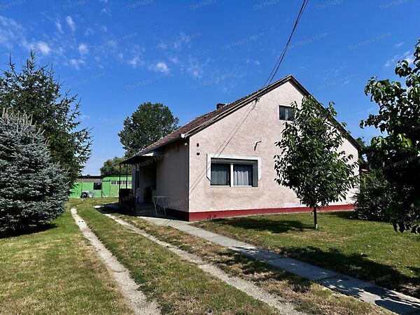 Eladó ház Pakod