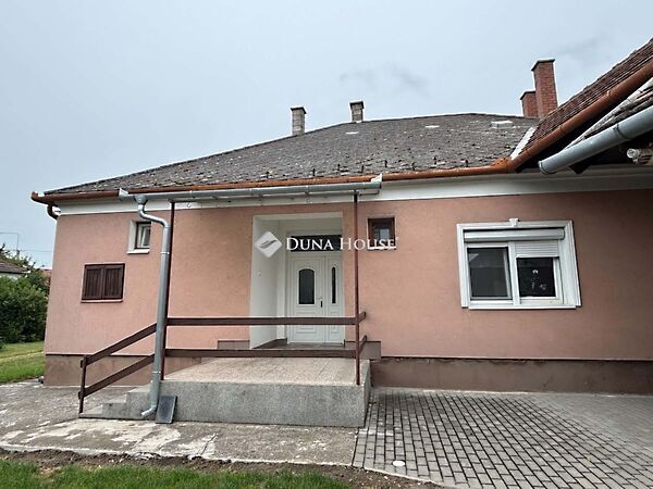 Eladó ház Bősárkány